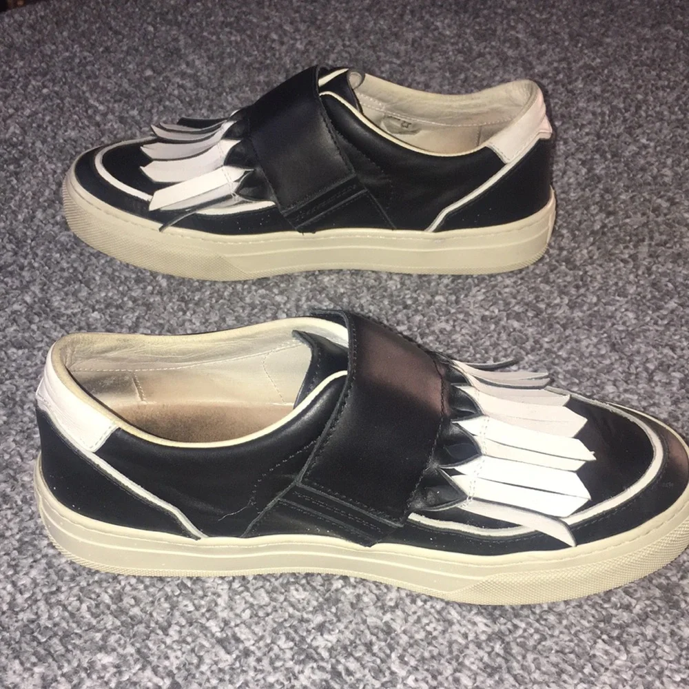 Tod’s Loafers Kiltie Fringe Black and White Leather Slip-on Sneakers Size 5